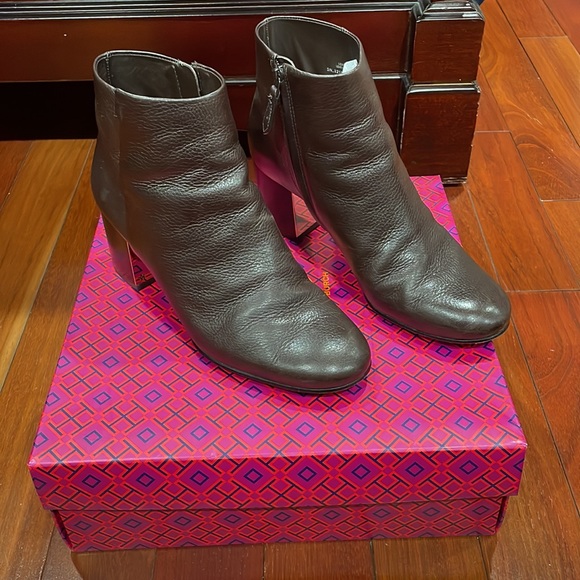 Beautiful booties - Picture 2 of 2